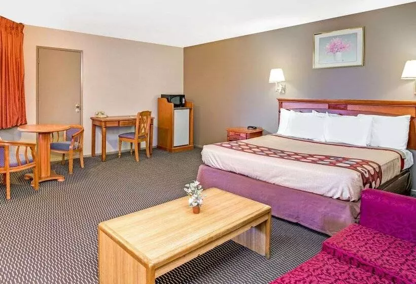 Deluxe-studio, Super 8 By Wyndham Upland Ontario Ca