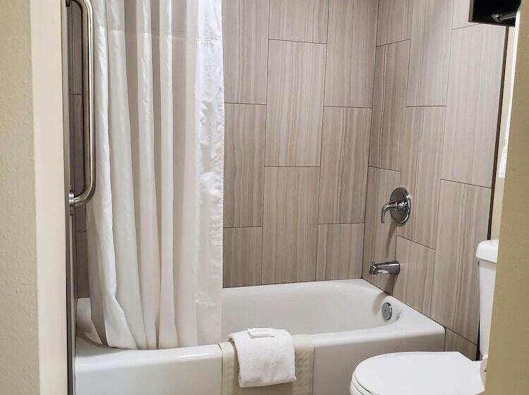 اتاق استاندارد با 2 تخت دوبل, Ramkota Hotel Watertown