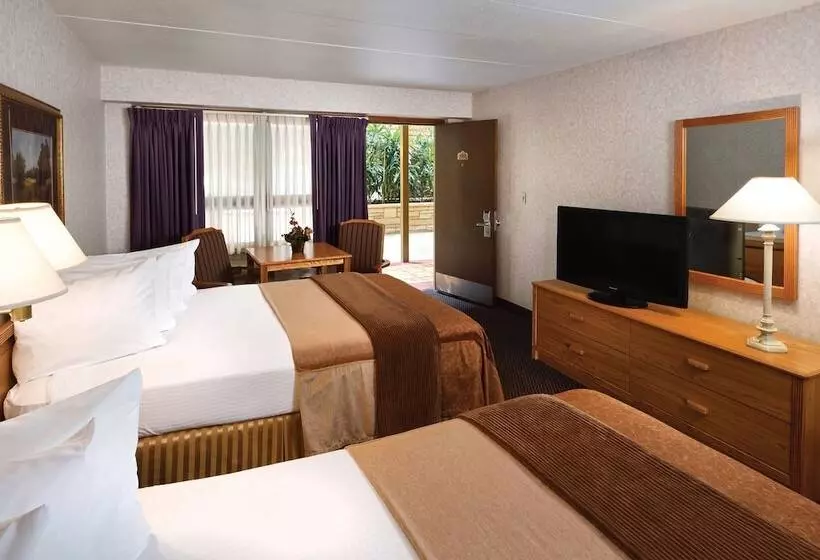 اتاق استاندارد با 2 تخت دوبل, Ramkota Hotel Watertown