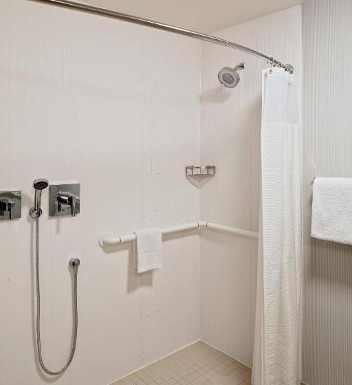 غرفة قياسية سرير كينج, Courtyard Cincinnati Blue Ash