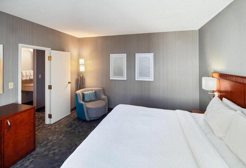 Люкс Кровать Кинг, Courtyard Cincinnati Blue Ash