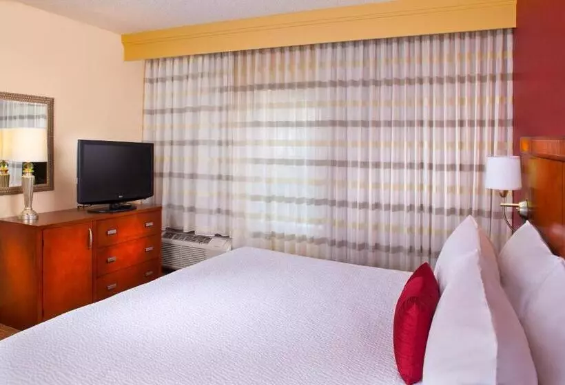 اتاق استاندارد با تخت بزرگ برای معلولان, Courtyard By Marriott Little Rock West
