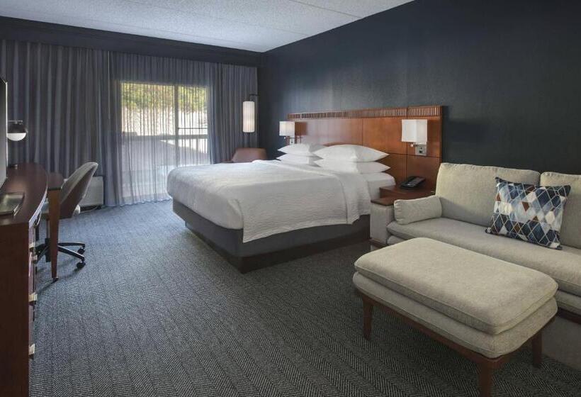 غرفة سوبيريور سرير كينج, Courtyard By Marriott Norwalk