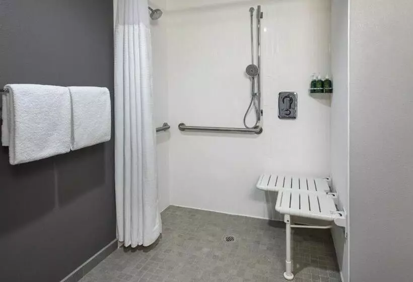 身障者適用キングサイズベッドルーム, Courtyard By Marriott Norwalk