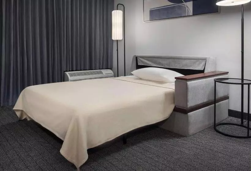 身障者適用キングサイズベッドルーム, Courtyard By Marriott Norwalk
