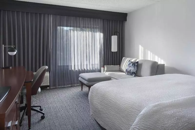 キングサイズベッドのスタンダードルーム, Courtyard By Marriott Norwalk