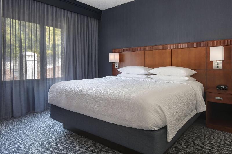 غرفة قياسية سرير كينج, Courtyard By Marriott Norwalk