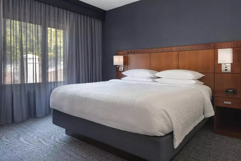キングサイズベッドのスタンダードルーム, Courtyard By Marriott Norwalk