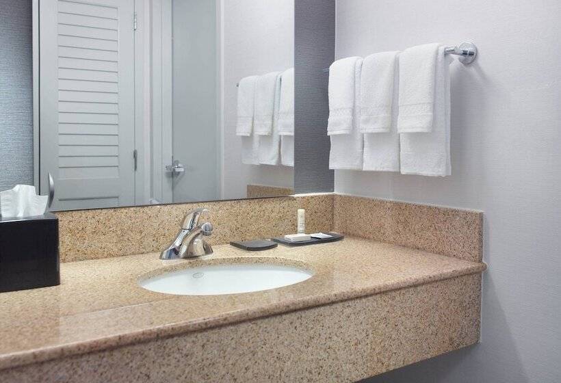 スイート, Courtyard By Marriott Raleigh Midtown