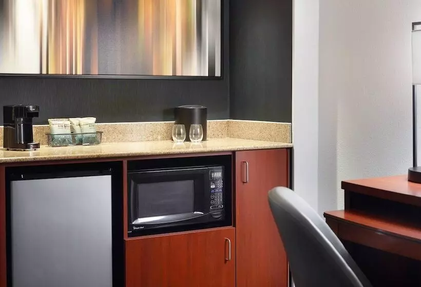 سوییت, Courtyard By Marriott Raleigh Midtown