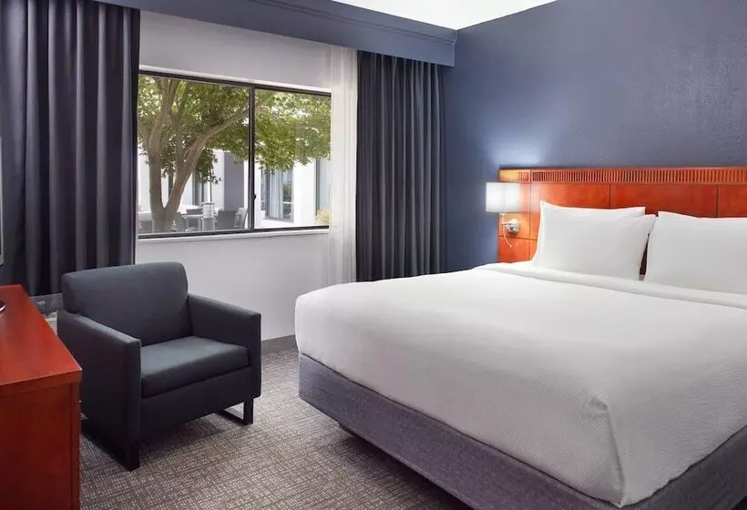 سوییت, Courtyard By Marriott Raleigh Midtown