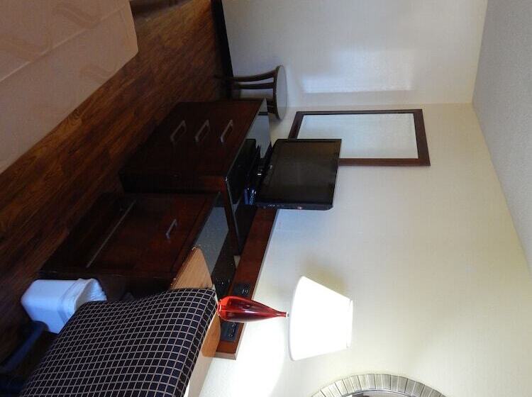 带2个双人床的标准工作室, Econo Lodge Naval Station Norfolk