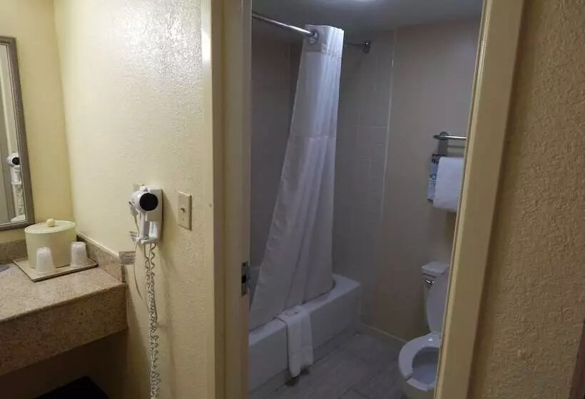 اتاق استاندارد با 2 تخت دوبل, Econo Lodge Naval Station Norfolk