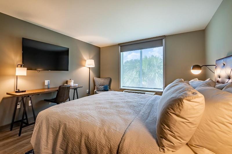 キングサイズベッドのスタンダードルーム, Four Points By Sheraton Brunswick