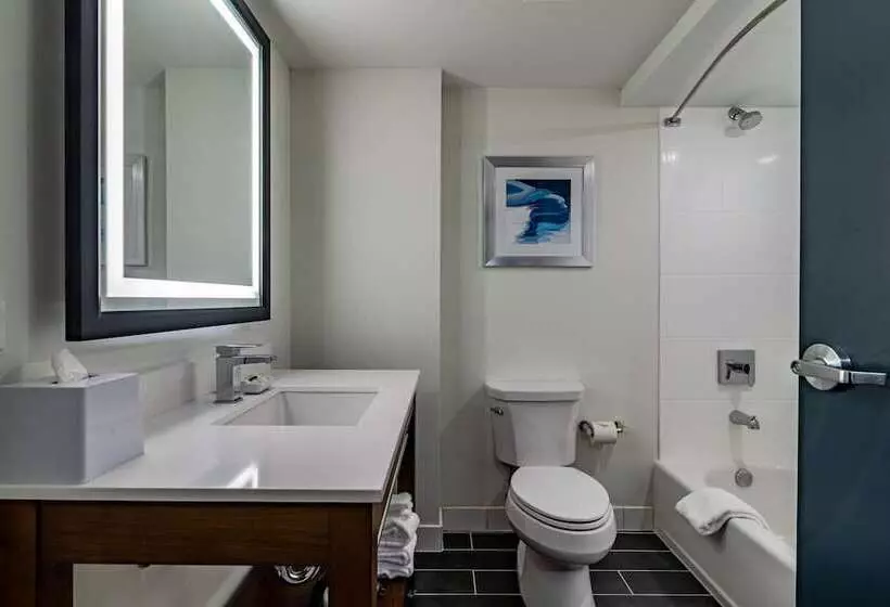 اتاق استاندارد با 2 تخت دوبل, Four Points By Sheraton Brunswick