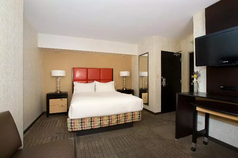 キングサイズベッドのスタンダードルーム, Holiday Inn Express Denver Downtown, An Ihg