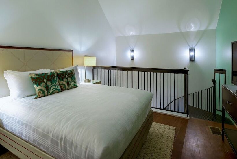 2 Bedroom Suite City View, Indigo Savannah Historic District, An Ihg