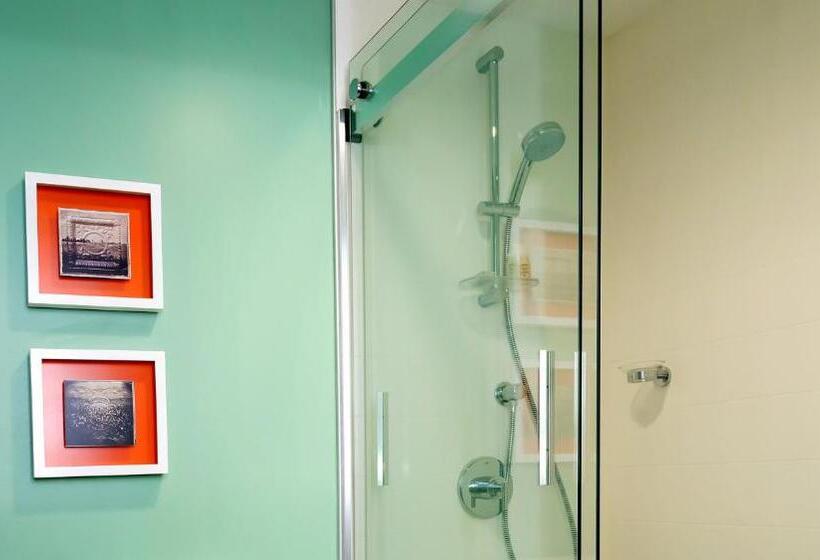 غرفة قياسية ذات إطلالة, Indigo Savannah Historic District, An Ihg