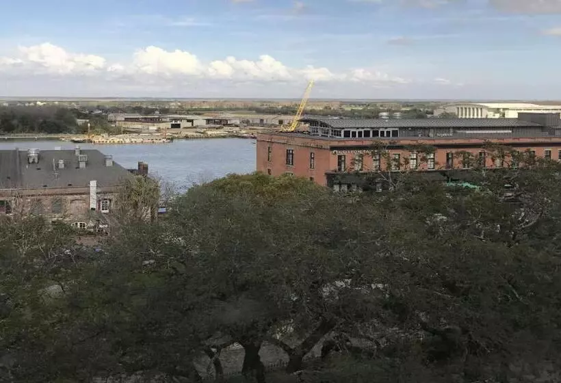 シングルデラックスルーム, Indigo Savannah Historic District, An Ihg
