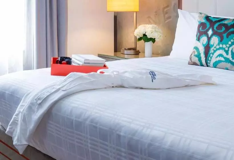 身障者適用キングサイズベッドルーム, Indigo Savannah Historic District, An Ihg
