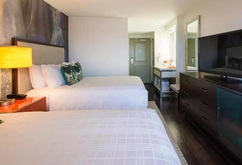 障害者適応デラックスルーム, Indigo Savannah Historic District, An Ihg