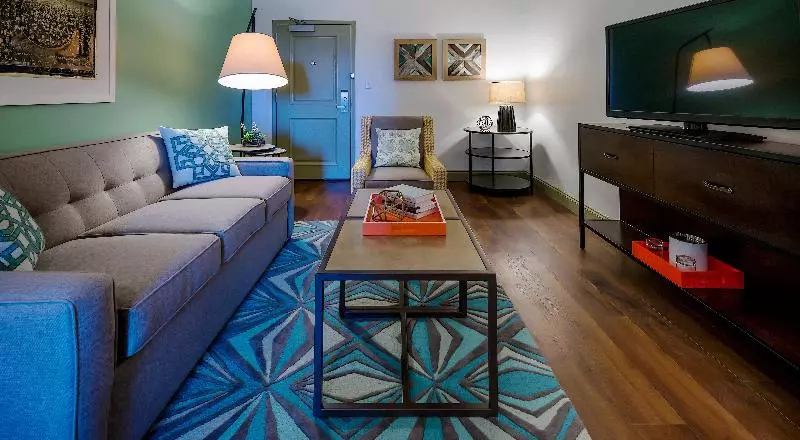 身障者適用スイートルーム, Indigo Savannah Historic District, An Ihg