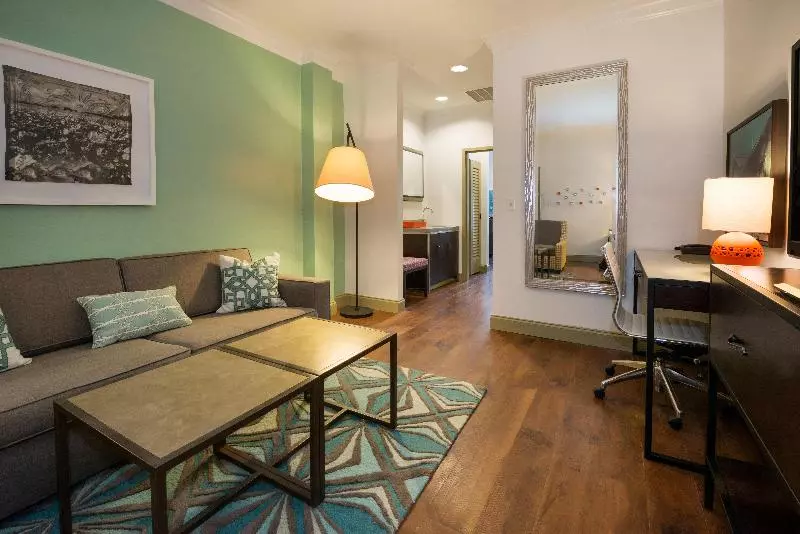 身障者適用スイートルーム, Indigo Savannah Historic District, An Ihg