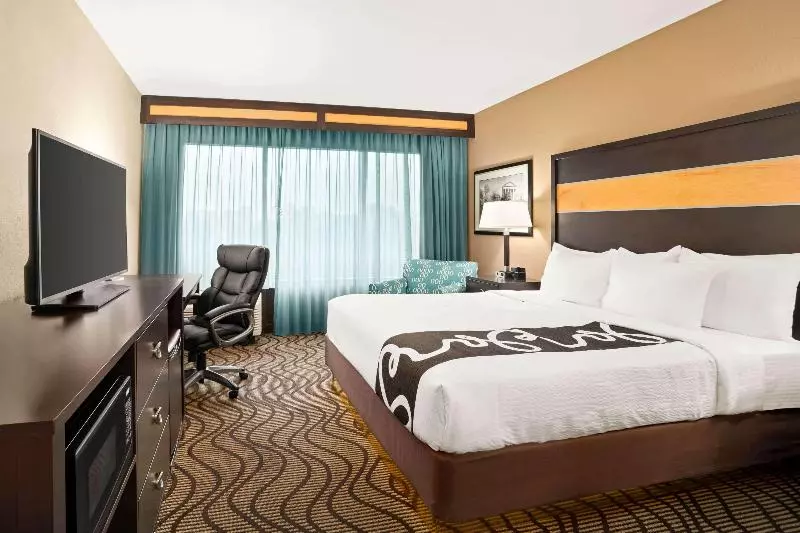 キングサイズベッドのスタンダードルーム, La Quinta Inn & Suites By Wyndham Richmondmidlothian