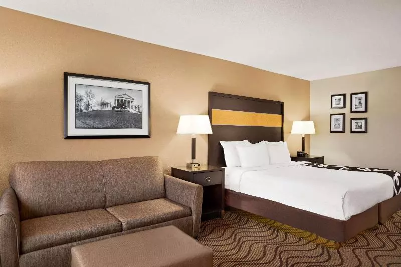 キングサイズベッドのスタンダードルーム, La Quinta Inn & Suites By Wyndham Richmondmidlothian