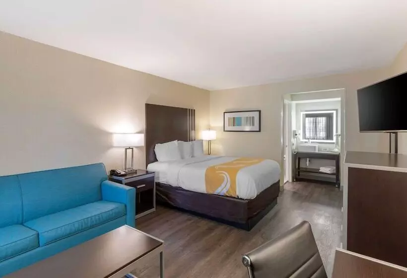سوییت, Quality Inn & Suites Camarillooxnard