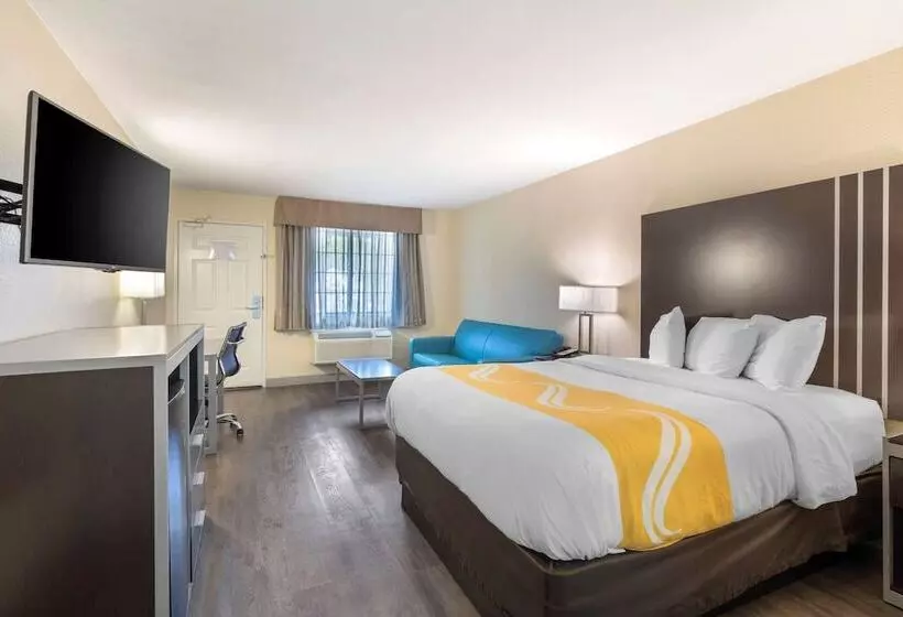 سوییت, Quality Inn & Suites Camarillooxnard