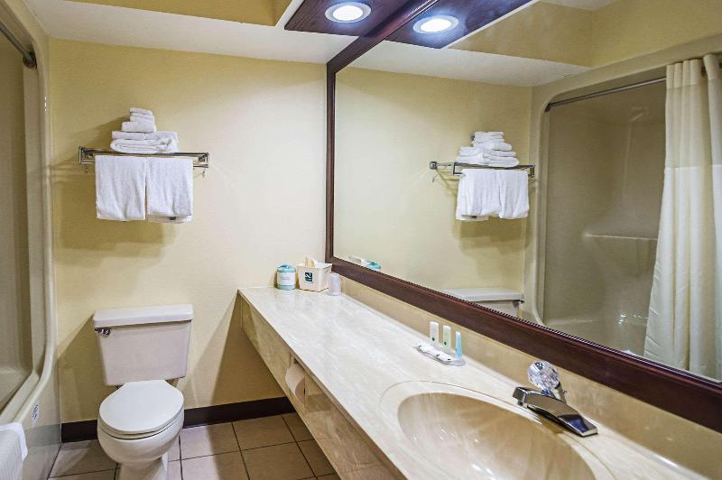 스탠다드 룸, Quality Inn & Suites Frostburgcumberland