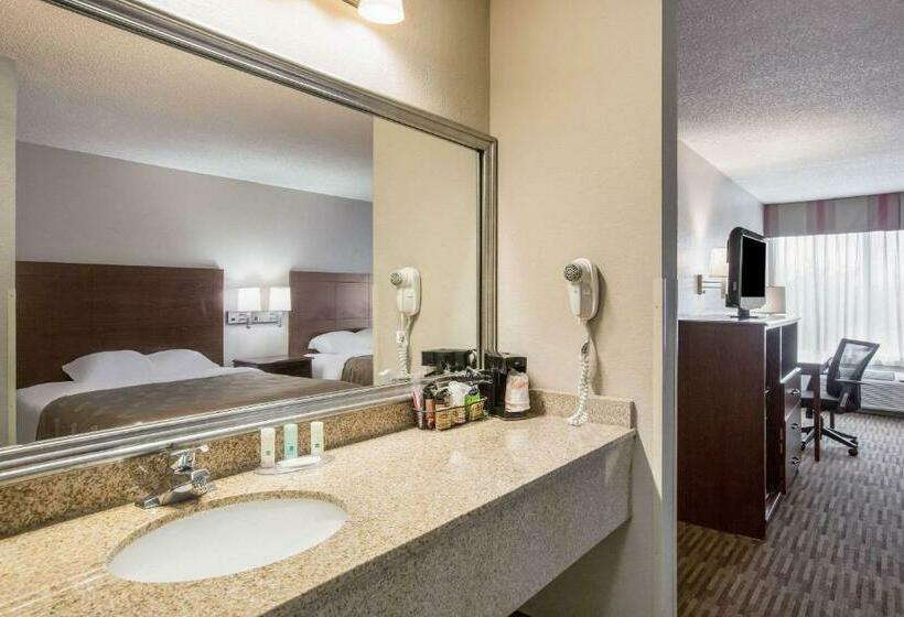 Номер Стандарт, Quality Inn & Suites Lawrence  University Area