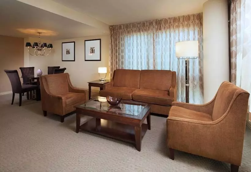 سوییت جونیور, Sheraton Ontario Airport