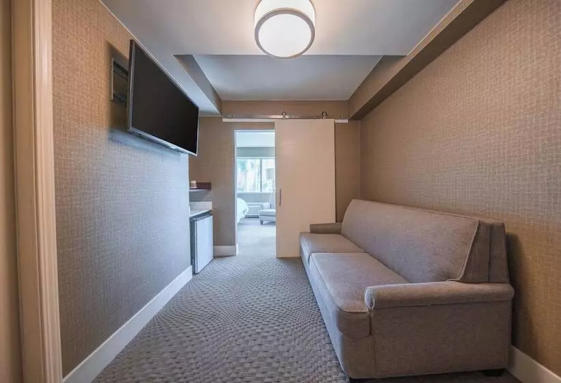 سوییت جونیور, Sheraton Ontario Airport