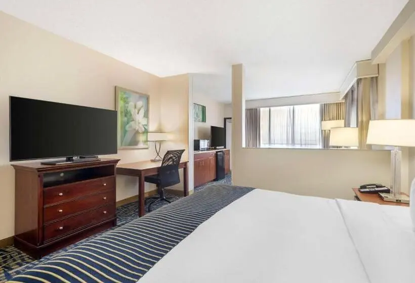 سوئیت با تخت بزرگ, Best Western Cocoa Beach Hotel & Suites
