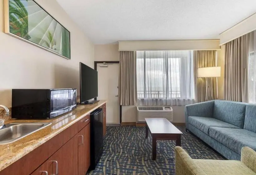 Junior Suite Queen Bed