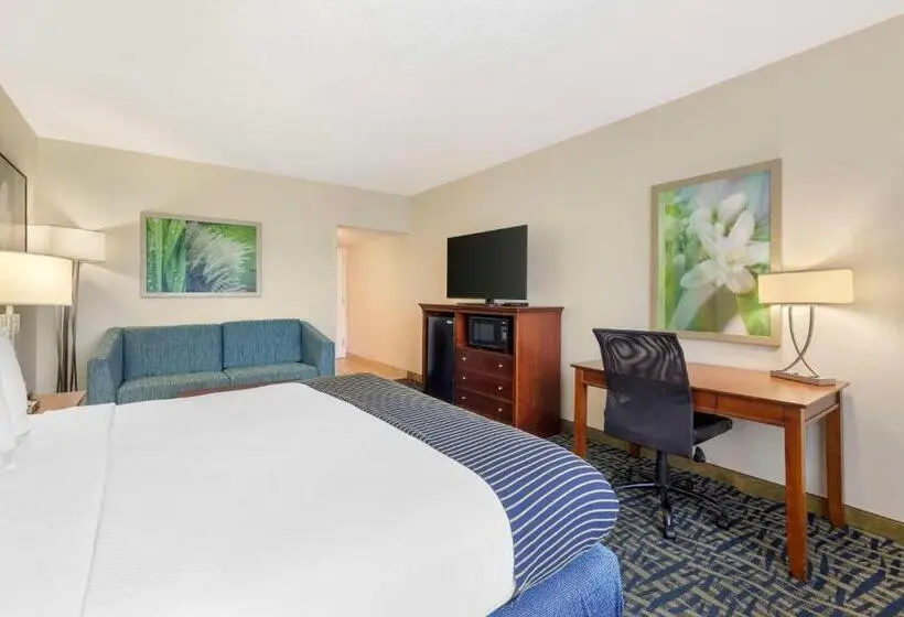 اتاق استاندارد با تخت بزرگ برای معلولان, Best Western Cocoa Beach Hotel & Suites