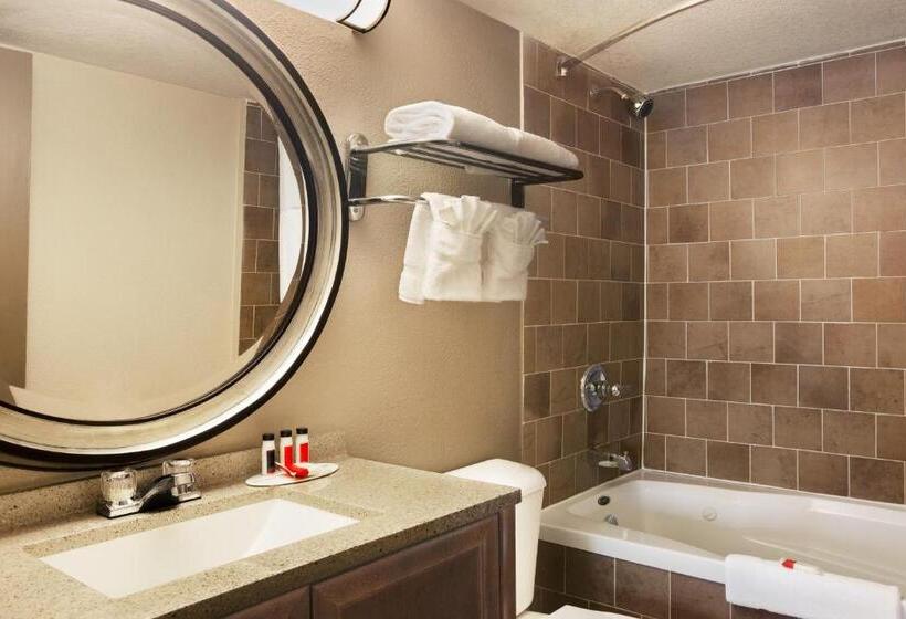 스위트 킹사이즈 침대, Quality Inn