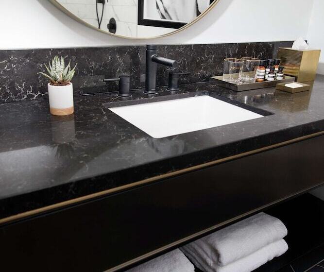 Номер Стандарт 2 Двуспальные Кровати, C. Baldwin, Curio Collection By Hilton