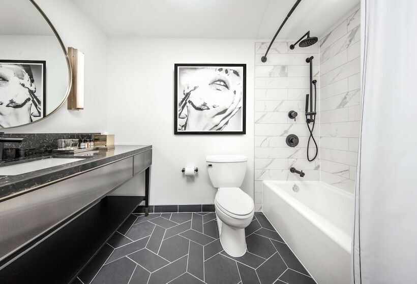 Номер Стандарт 2 Двуспальные Кровати, C. Baldwin, Curio Collection By Hilton