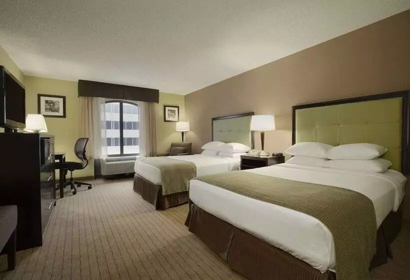 ２ダブルベッドのスタンダードルーム, Days Inn By Wyndham Baltimore Inner Harbor