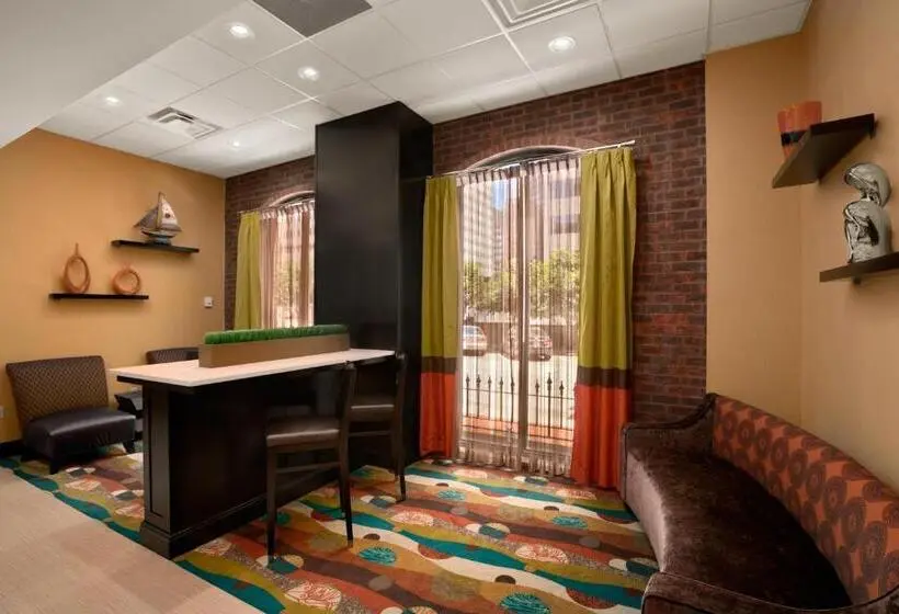 ２ダブルベッドのスタンダードルーム, Days Inn By Wyndham Baltimore Inner Harbor