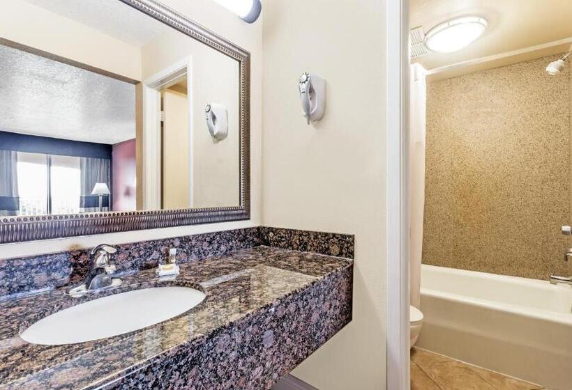 キングサイズベッドのスタンダードルーム, Days Inn By Wyndham Fort Lauderdale Oakland Park Airport N