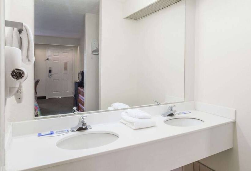 Номер Deluxe, Days Inn By Wyndham Petersburg/south Fort Lee