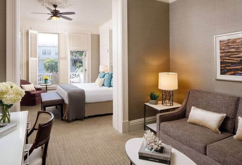 스탠다드 스튜디오 더블 침대, Del Coronado, Curio Collection By Hilton