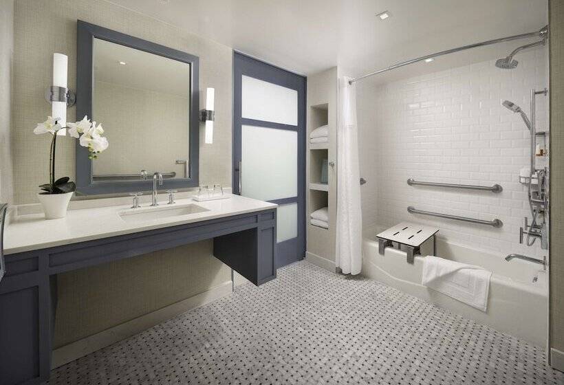 전망 스탠다드 룸 더블 침대, Del Coronado, Curio Collection By Hilton