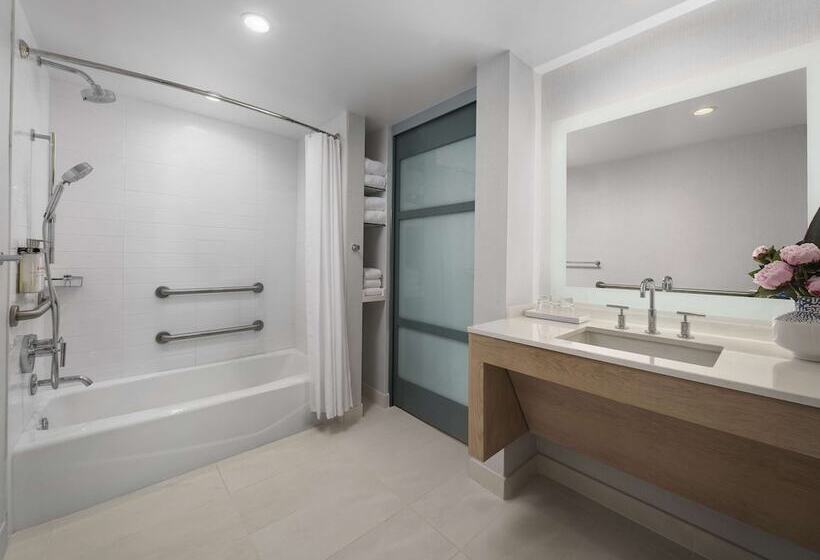 장애인을 위한 더블 침대 스탠다드 룸, Del Coronado, Curio Collection By Hilton