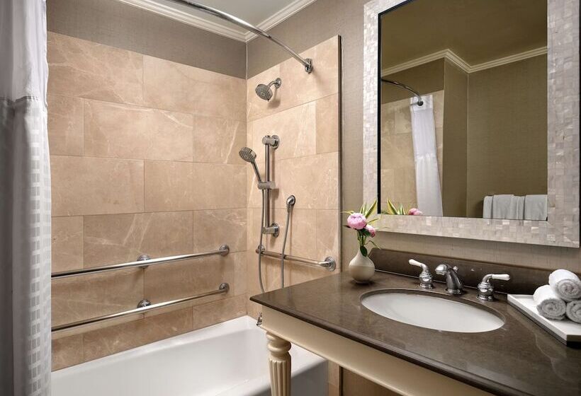 장애인을 위한 더블 침대 스탠다드 룸, Del Coronado, Curio Collection By Hilton