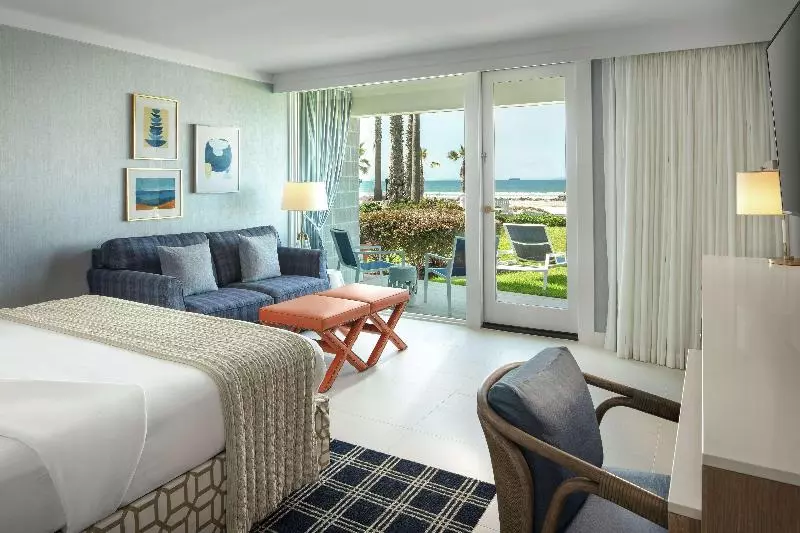 اتاق استاندارد با چشمانداز دریا, Del Coronado, Curio Collection By Hilton